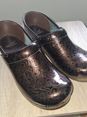 Dansko Women's Metallic Brown Patterned Clog BNWOT Size EU 41